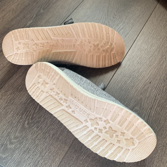 Hey Dude Wendy Stretch Sparkling White Silver Loafers Size 9 Women’s - Picture 6 of 6